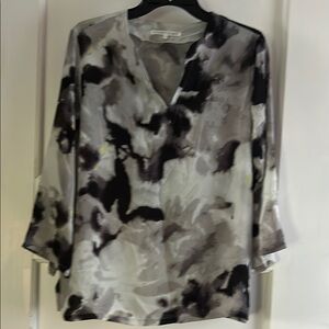 Violet & Claire Black and Gray Graphic Blouse with Mandarin Collar